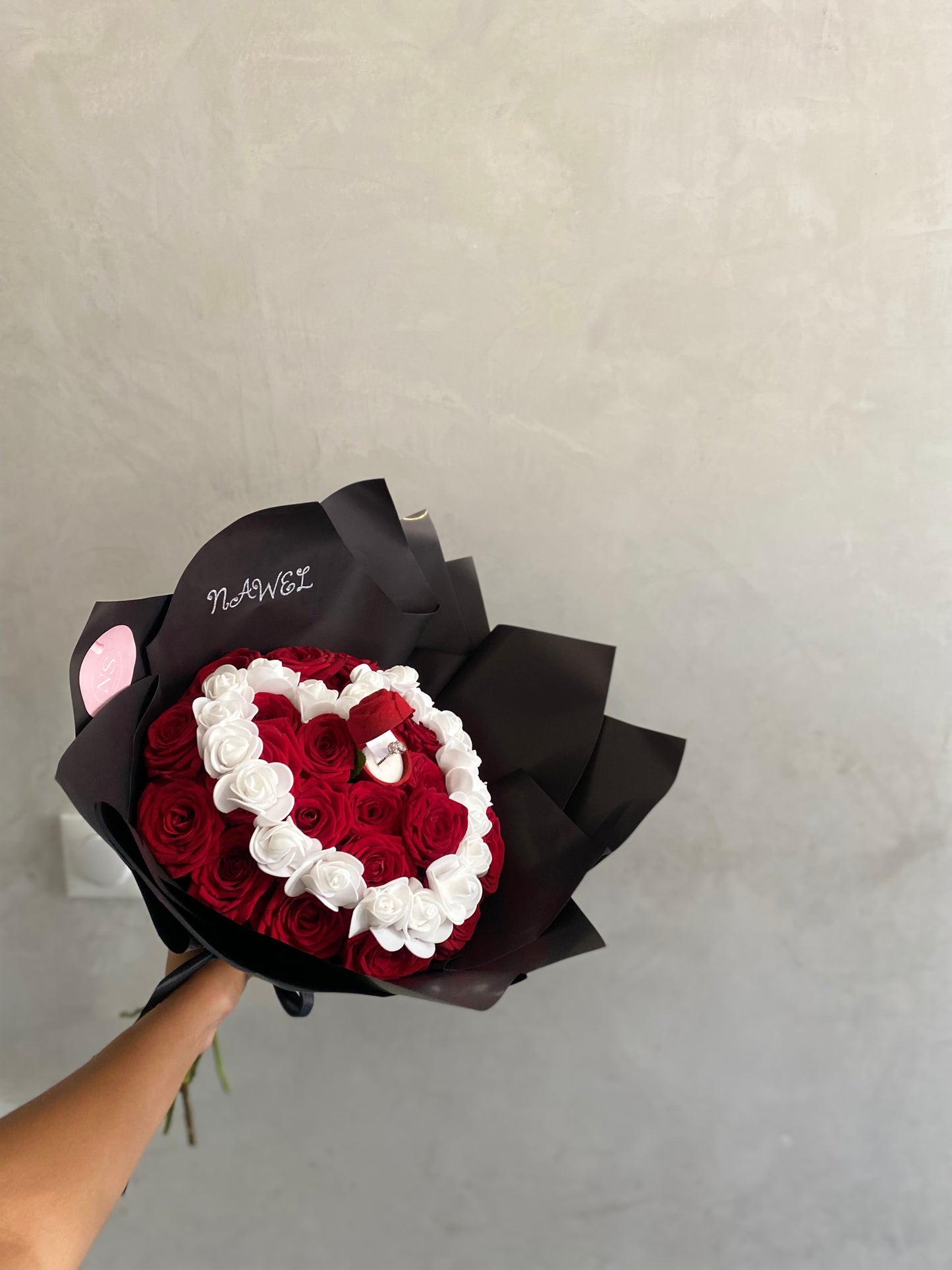Bouquet de rose rouge personnaliser avec un coeur
