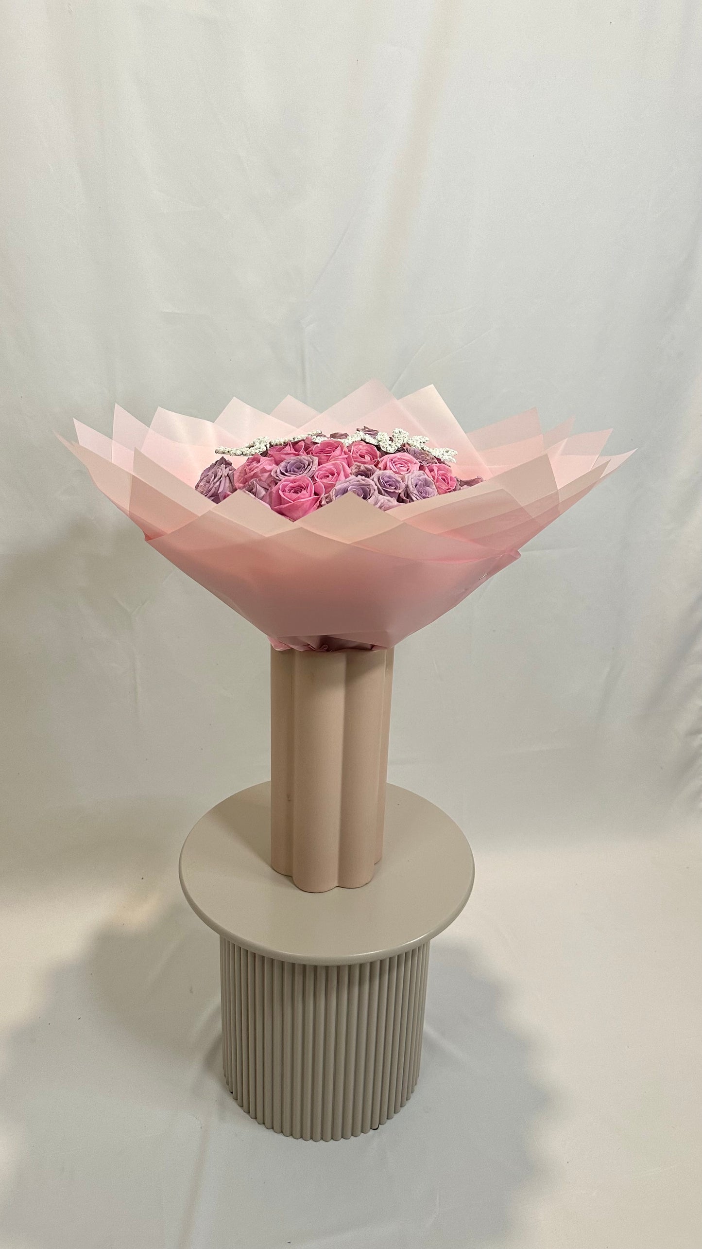 bouquet mixte fleurs avec une personnalisation dans un vase