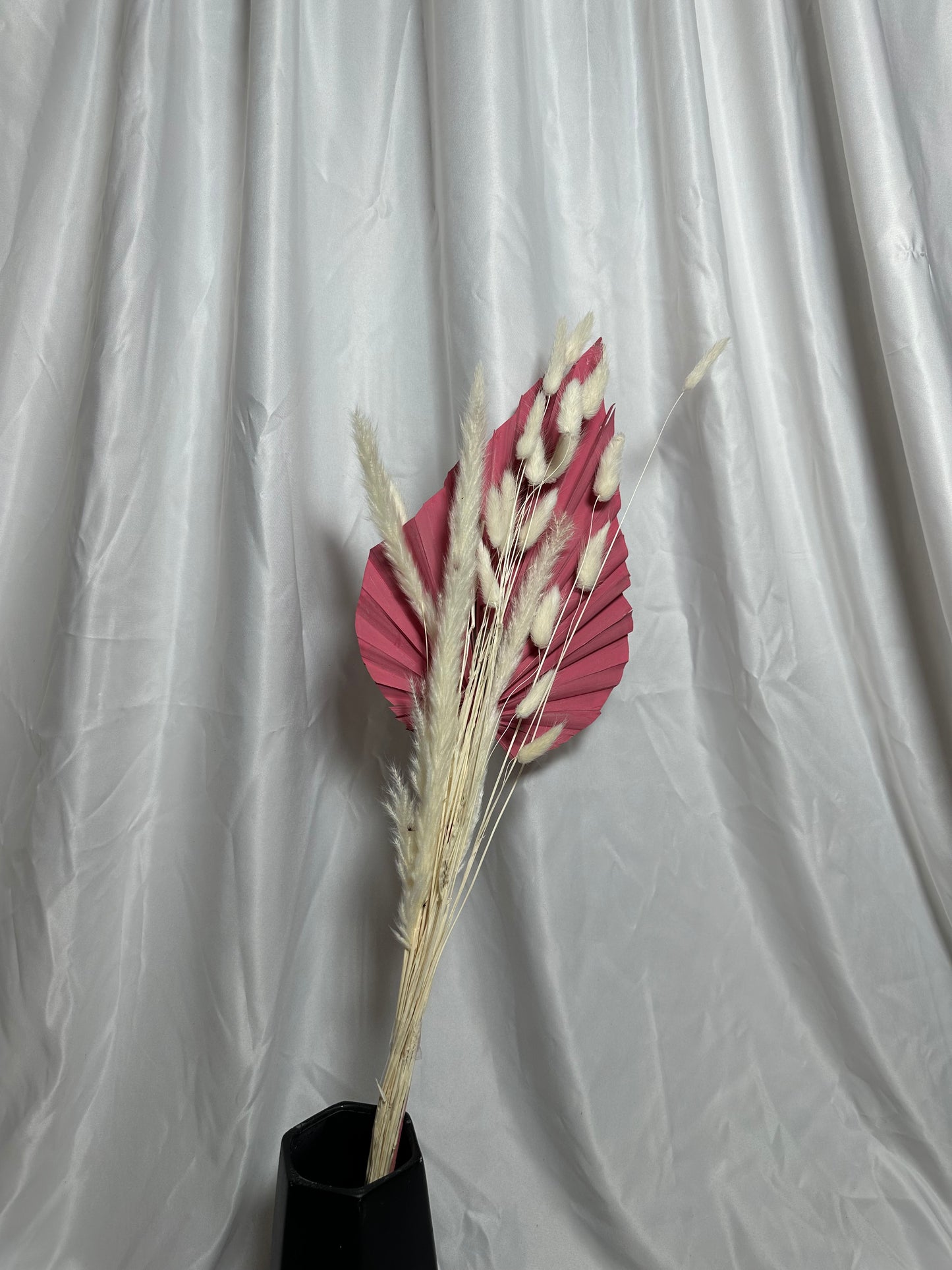 pampas sublimées par des nuances de blanc immaculé et de rose tendre