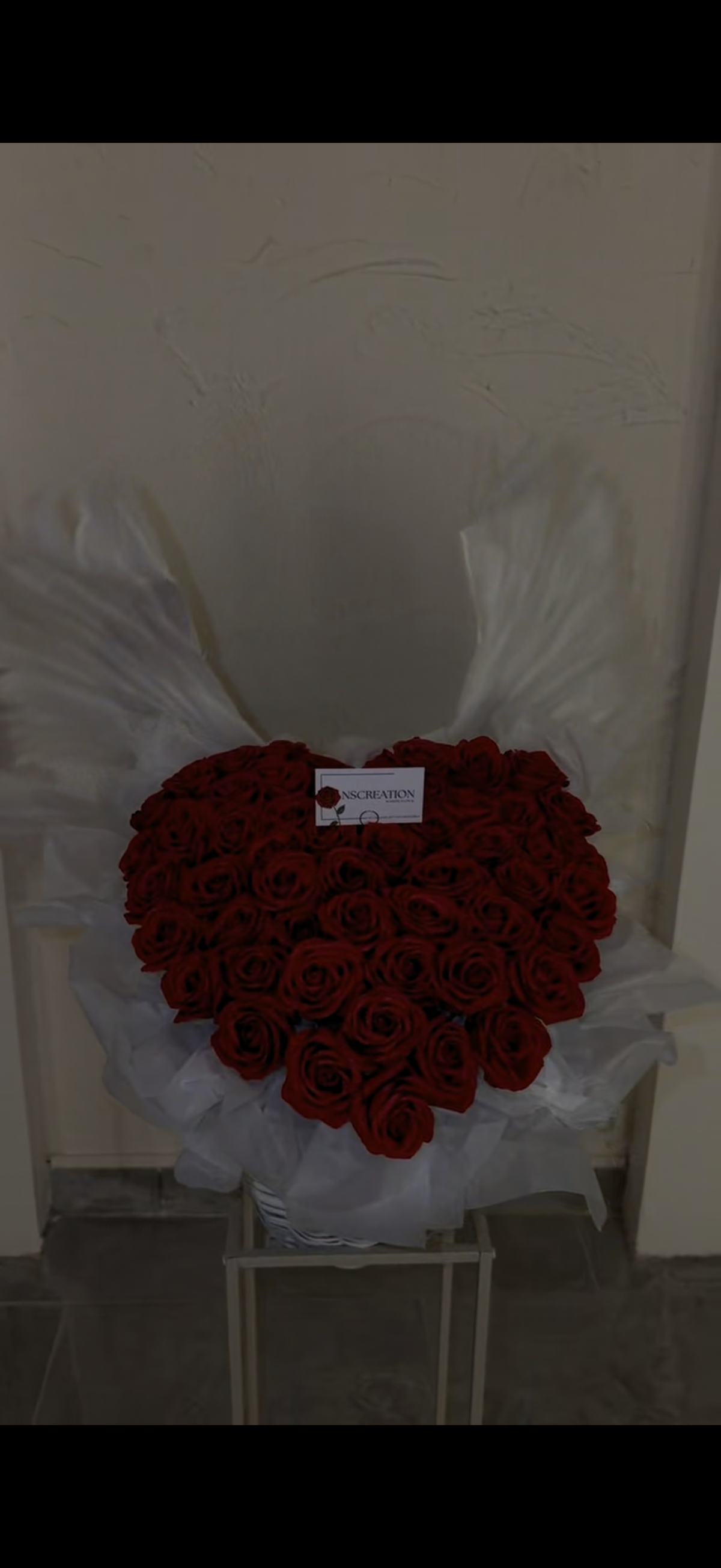 AMORE – Cœur de roses éternelles rouges avec ailes