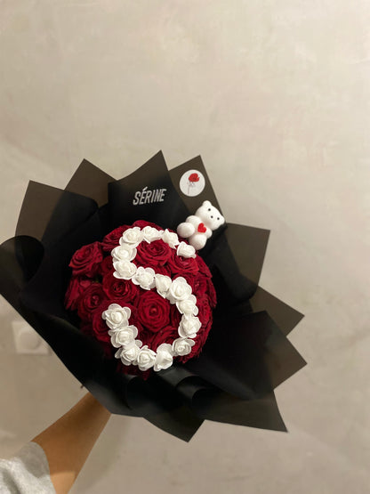 Bouquet de roses fraîches personnalisé avec une lettre et un prénom