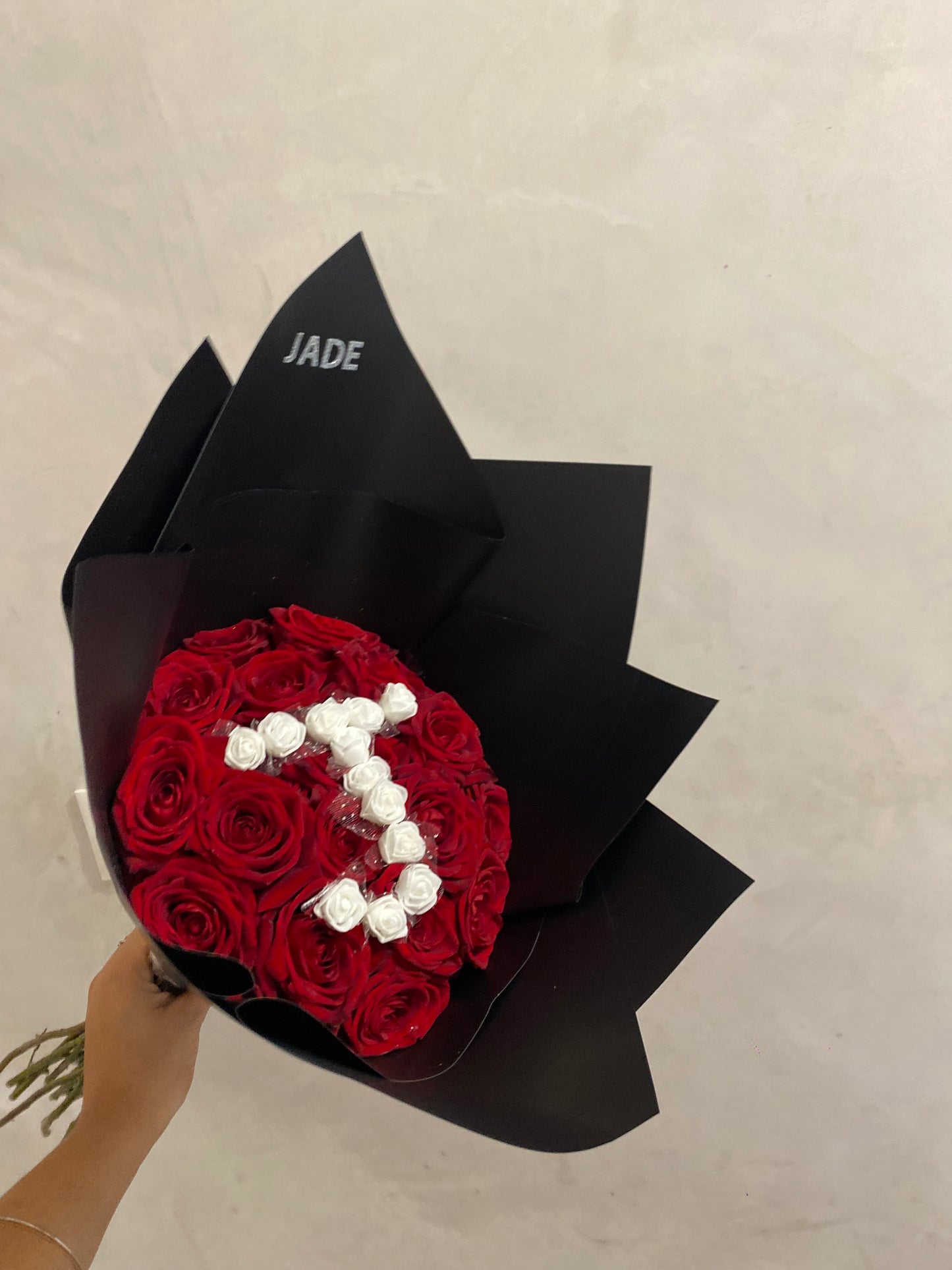 Bouquet de roses fraîches personnalisé avec une lettre