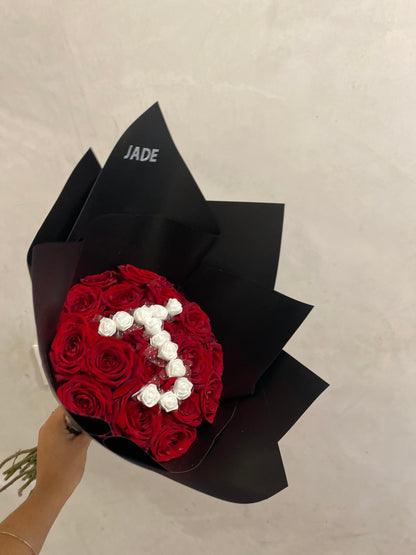 Bouquet de roses fraîches personnalisé avec une lettre