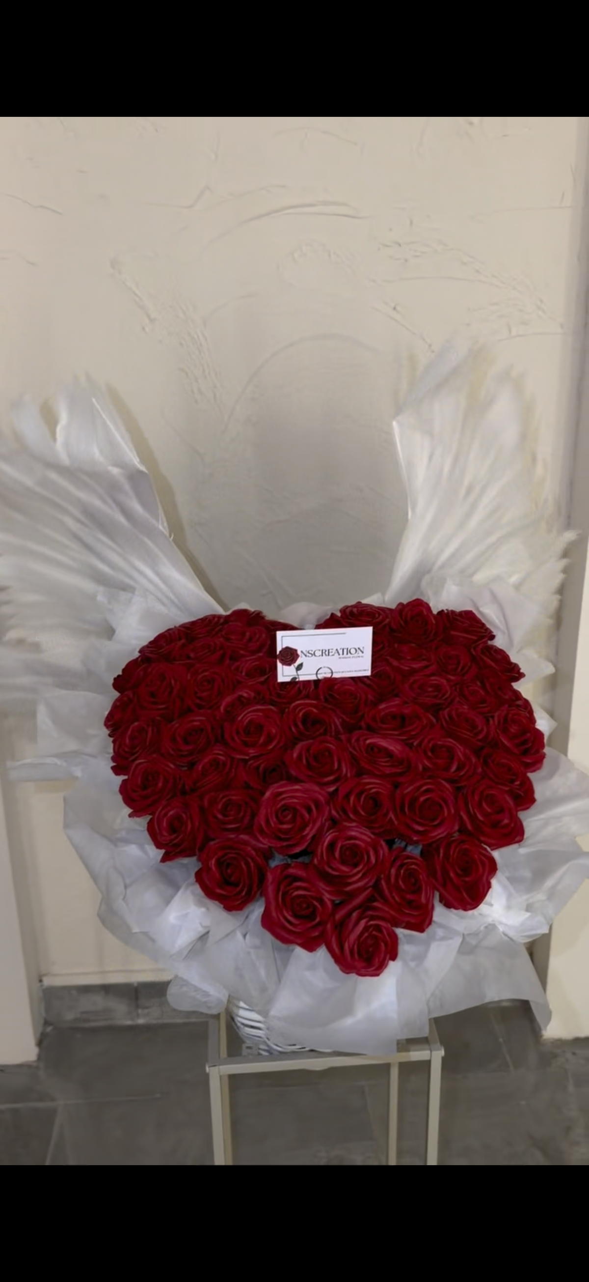 AMORE – Cœur de roses éternelles rouges avec ailes