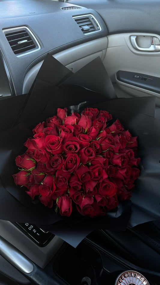 Bouquet de 50 Roses Rouges Élégantes