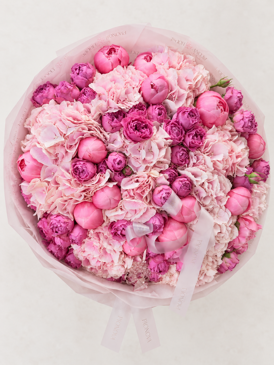 Bouquet ANA d'hortensias et pivoines roses, vue de face