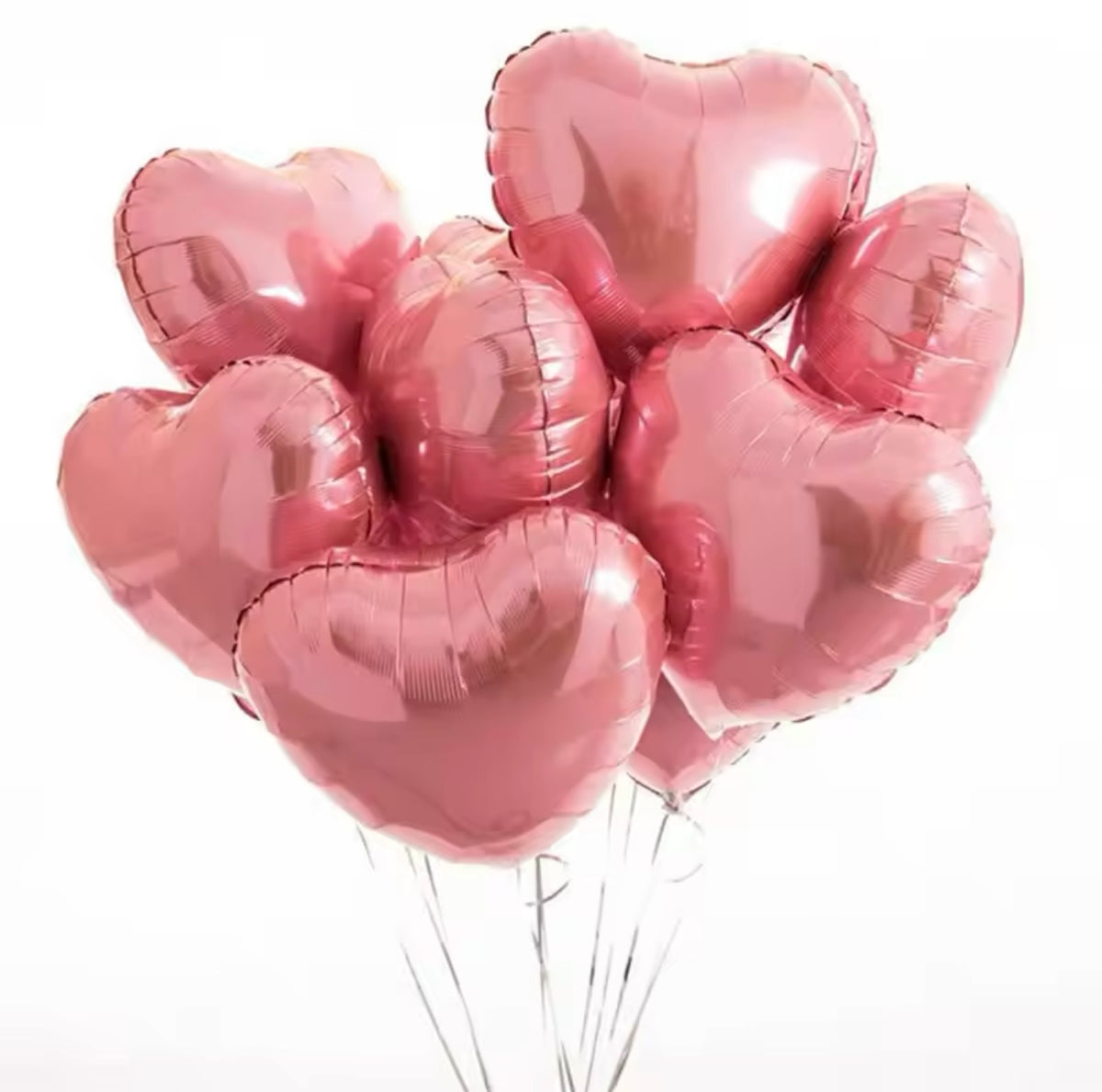 Ensemble de ballons cœurs rose gold sur fond blanc