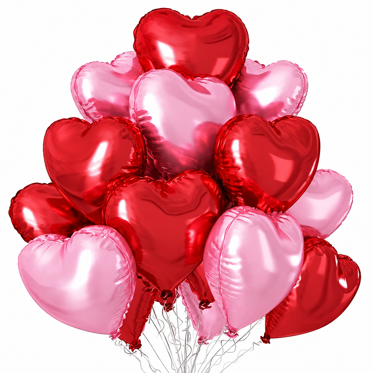 Gros plan sur les ballons cœur rouges et roses du bouquet de ballons passionné, fond blanc