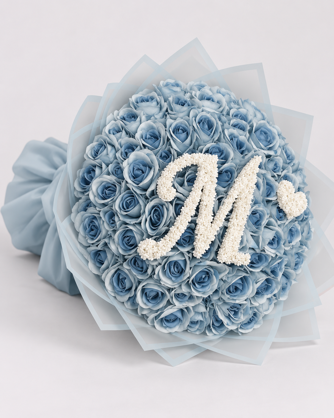 Bouquet CENDRILLON de roses éternelles bleu ciel et emballage en dentelle