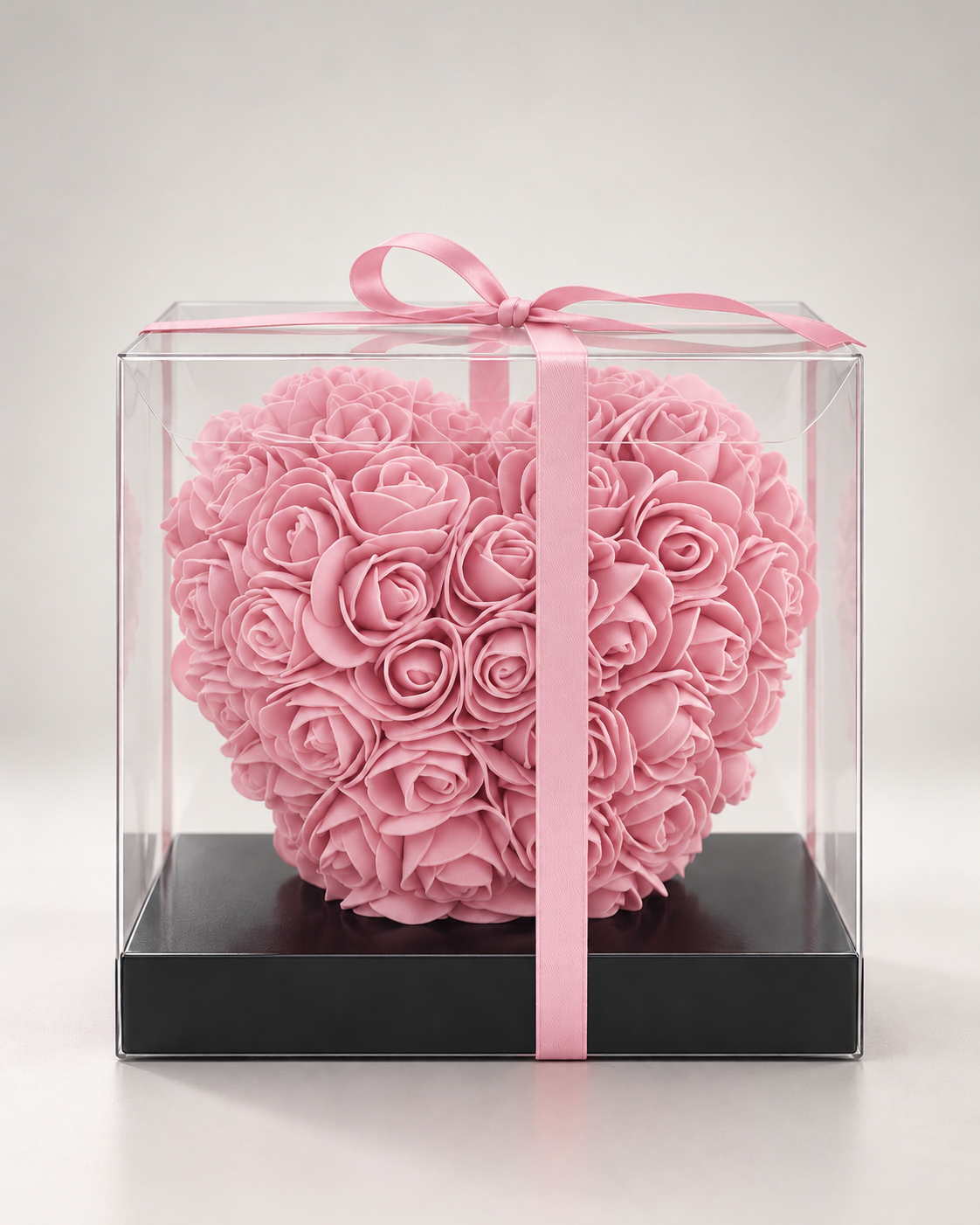 Cœur Tendre Fleuri, cœur de roses éternelles roses dans une boîte transparente avec ruban rose