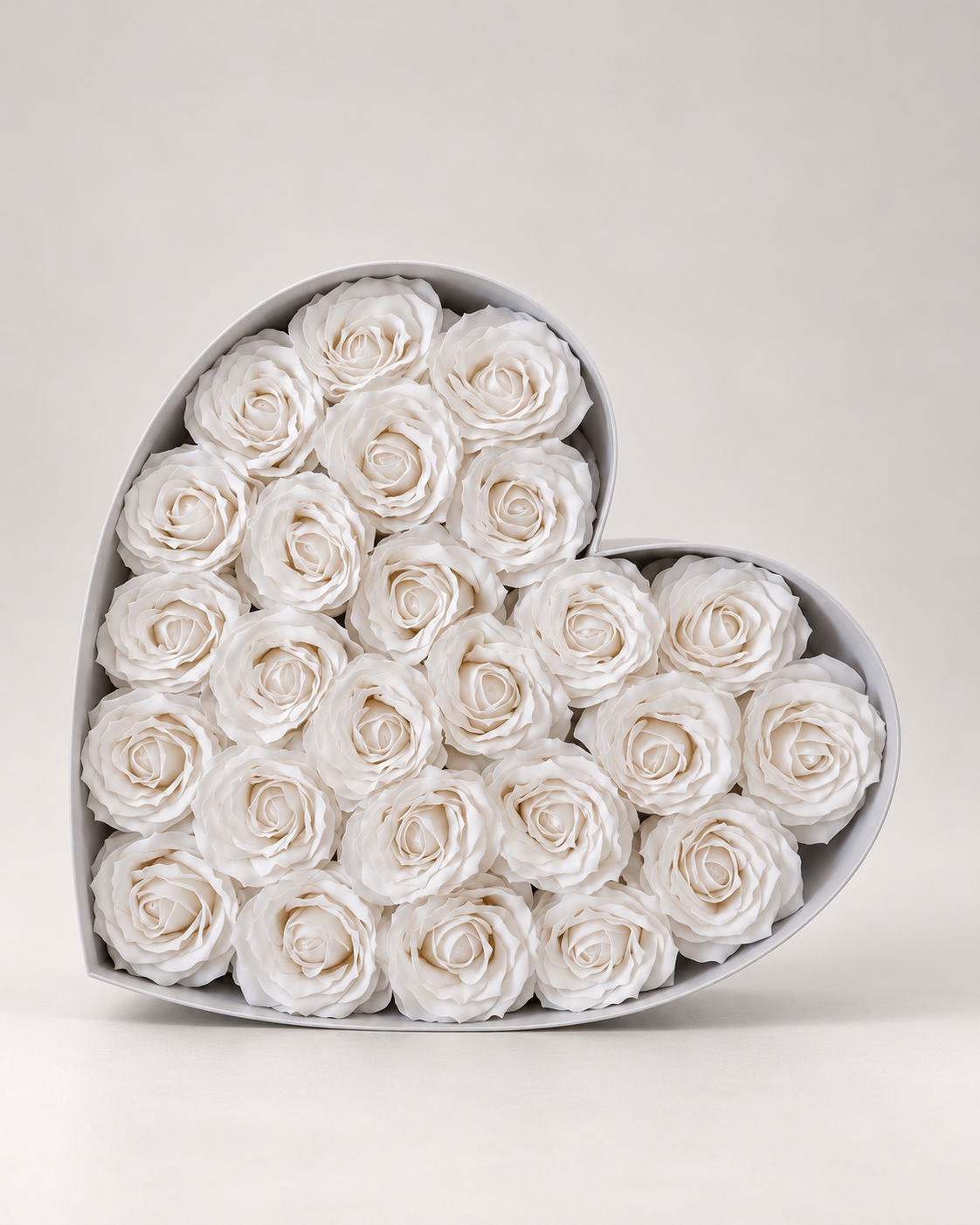 Coffret cœur Doux Secret vu de dessus, roses éternelles blanc crème