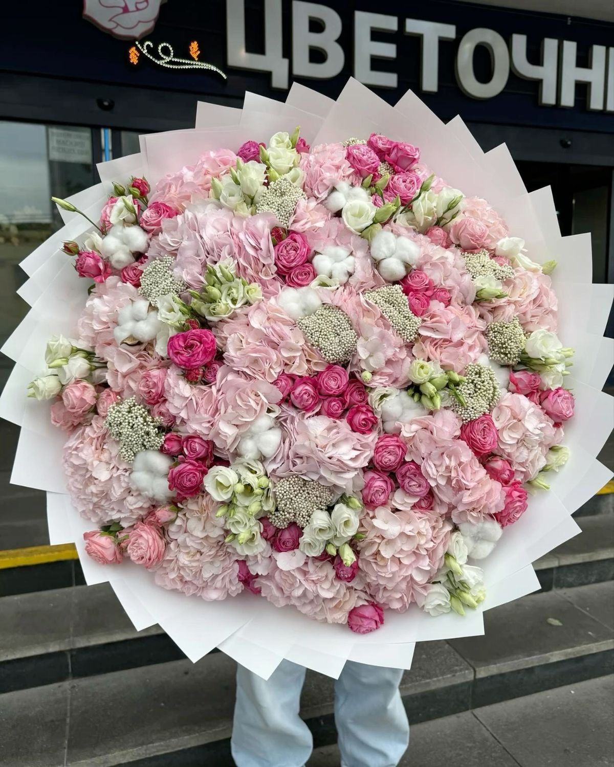 Bouquet DAHILA de fleurs fraîches mixtes roses et blanches, photo réelle