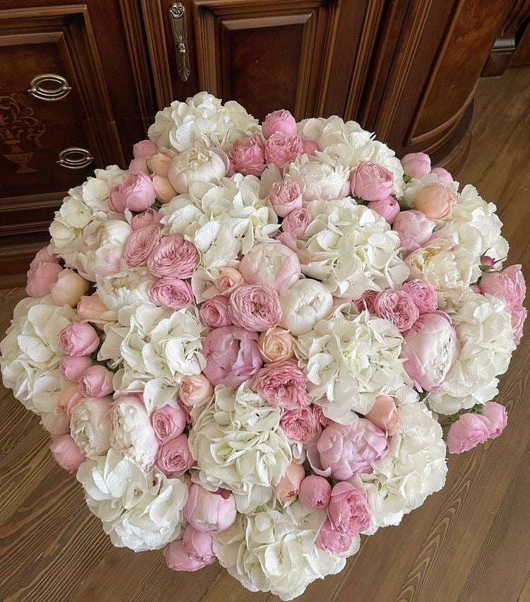 Bouquet DAPHNÉ de pivoines et hortensias frais, photo réelle