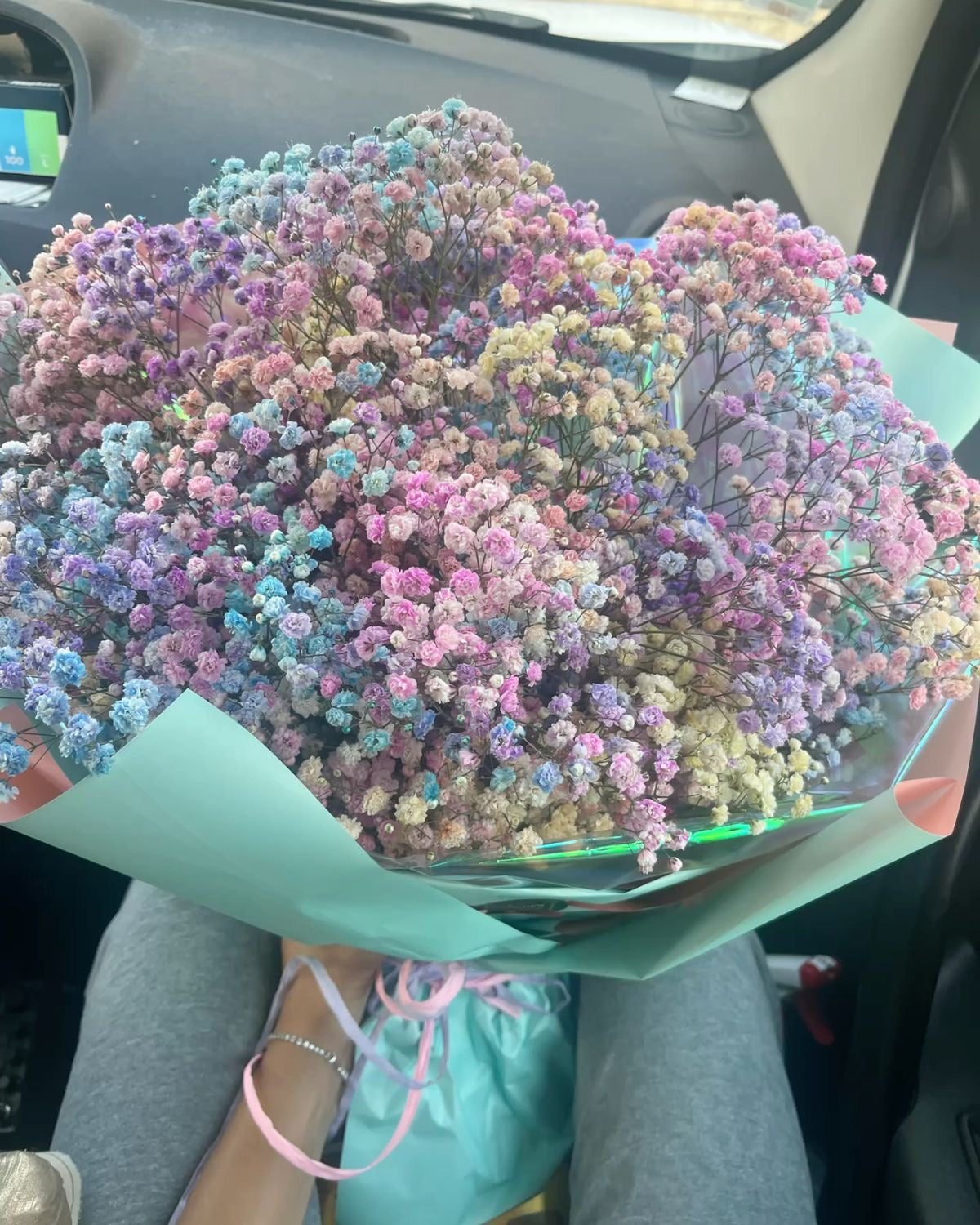 Bouquet DOLLY de gypsophile arc-en-ciel, détail des fleurs