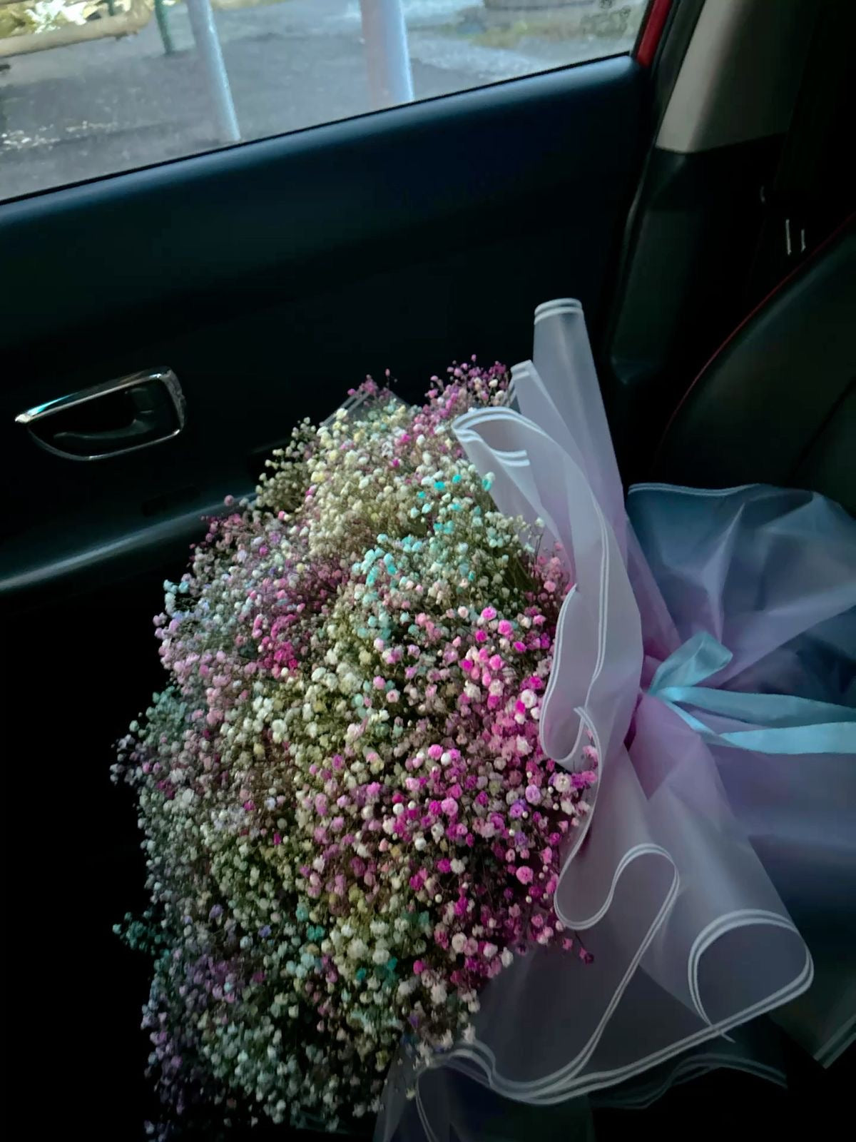Bouquet DOLLY de gypsophile arc-en-ciel, vue d'ensemble
