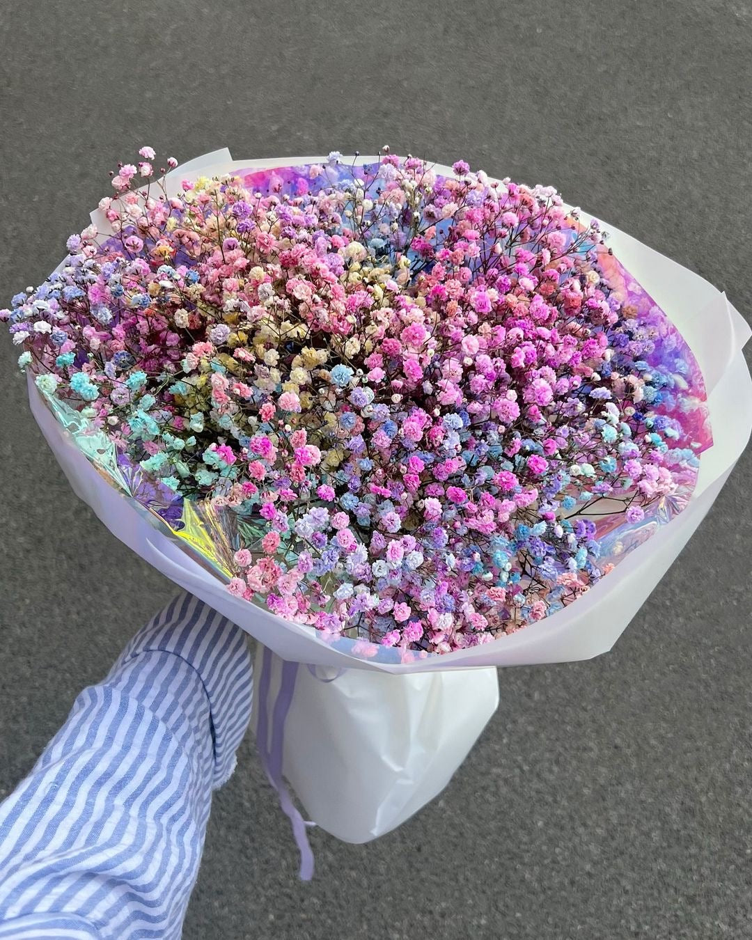 Bouquet DOLLY de gypsophile aux couleurs pastel, emballage et ruban
