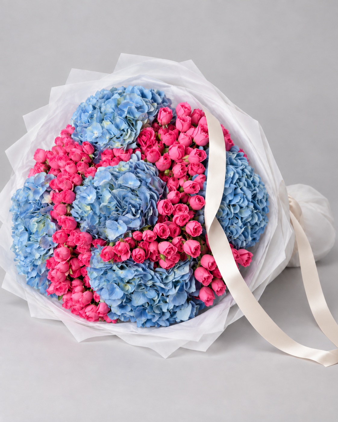 Bouquet ELISABETTA d'hortensias bleus, vue de côté