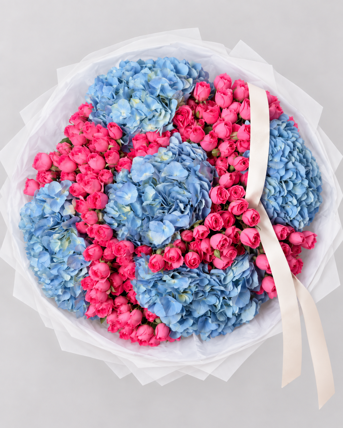 Bouquet ELISABETTA d'hortensias bleus et roses fuchsia, vue de face