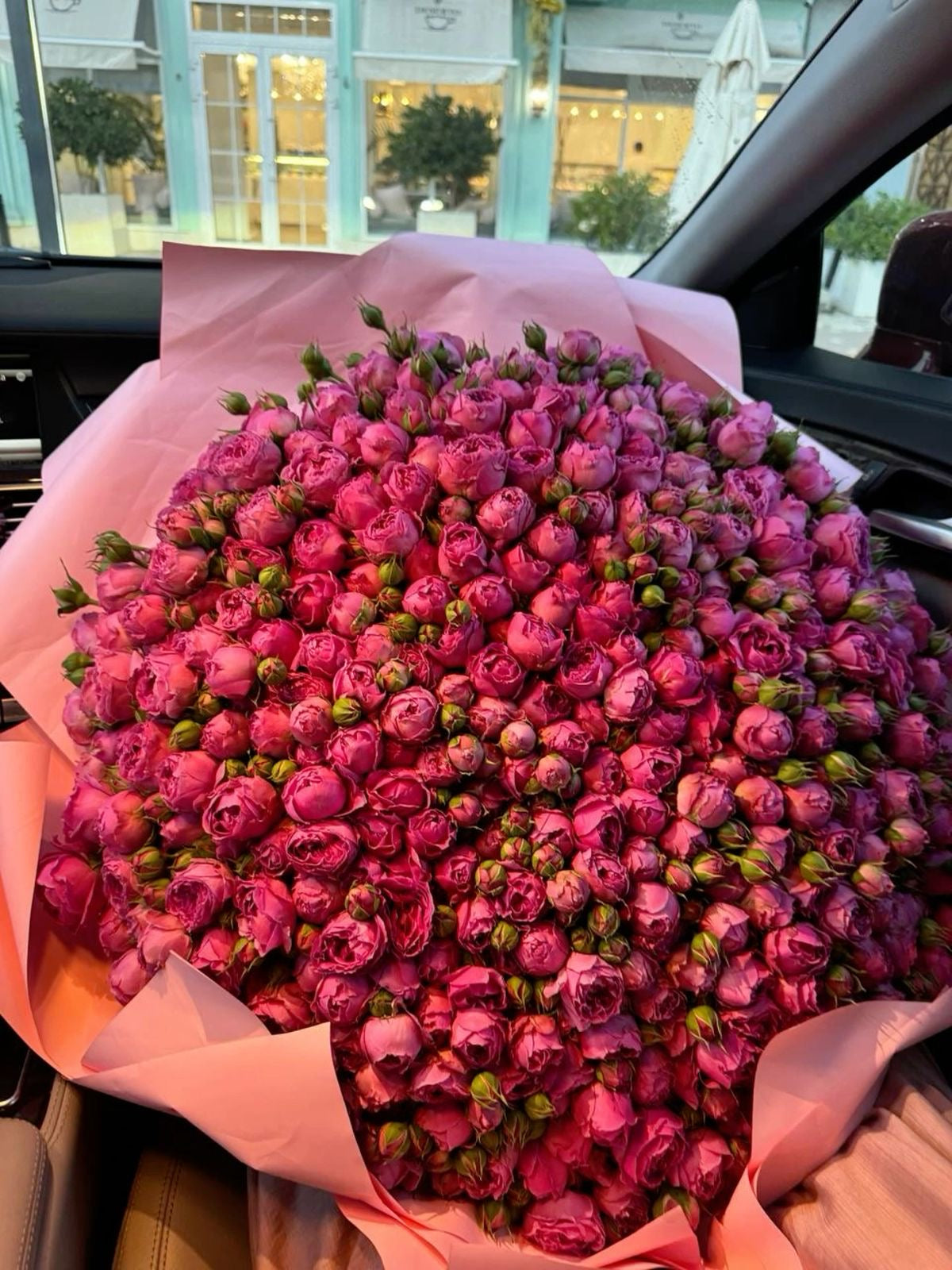 Bouquet géant ESRA de roses branchues fuchsia, autre vue réelle