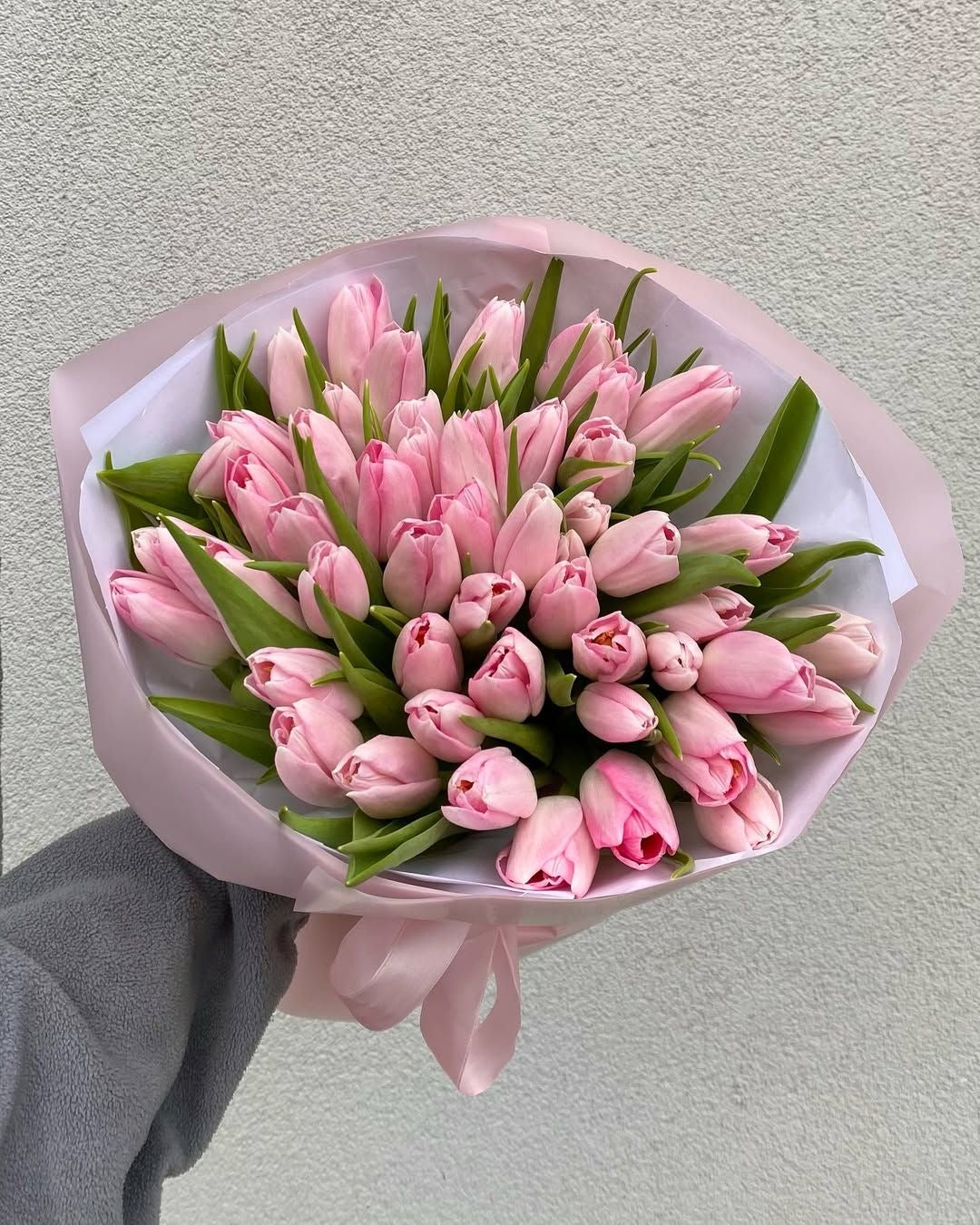 Bouquet LUNA de tulipes roses fraîches, vue complète