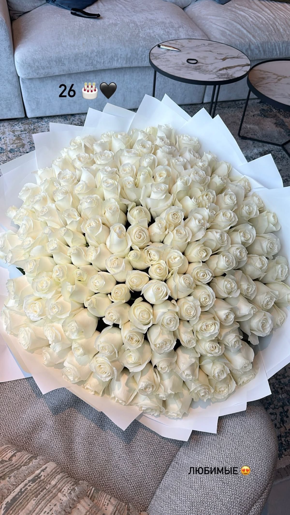 Très grand bouquet Lyra de roses blanches fraîches en papier blanc