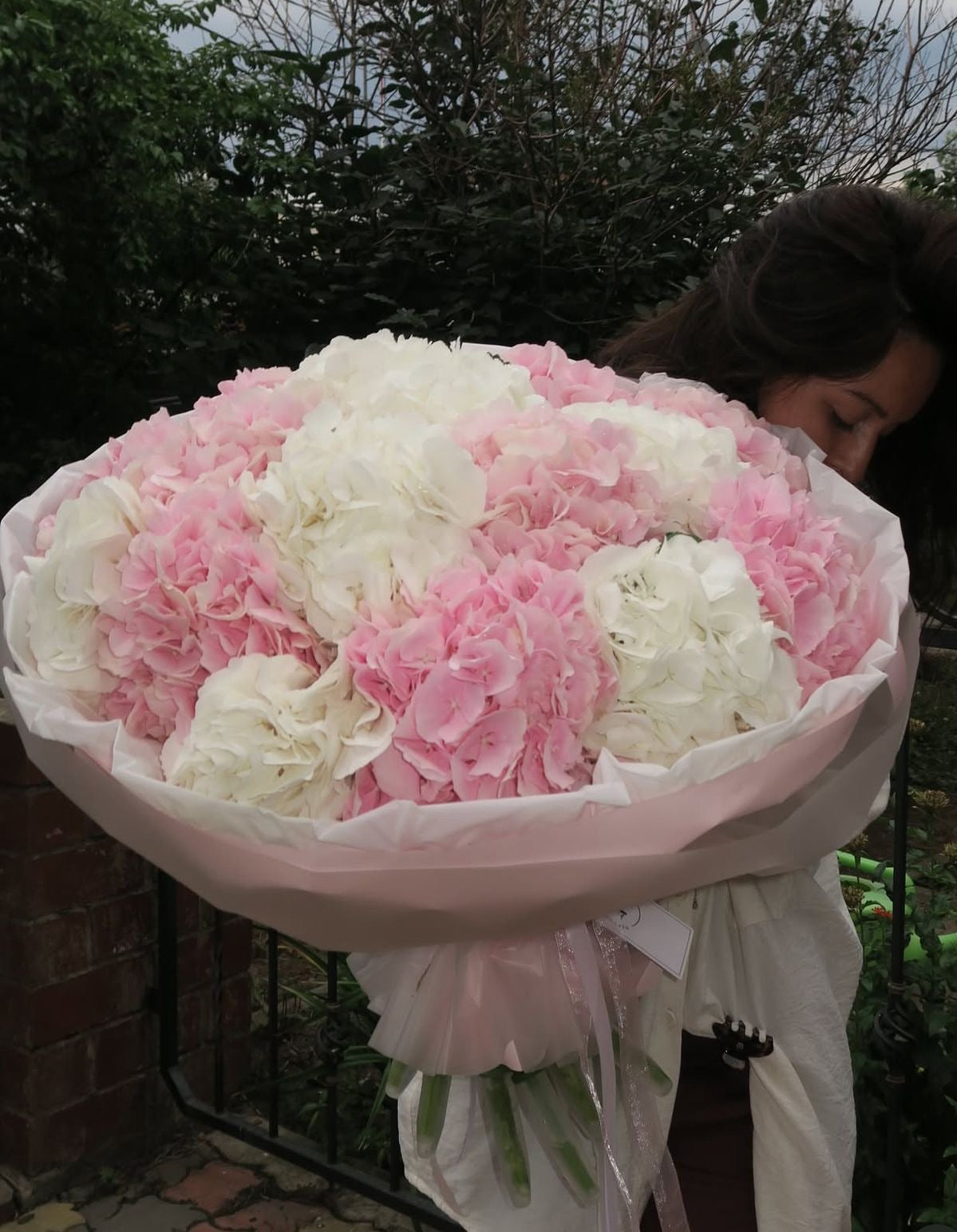 Bouquet MILLA d'hortensias frais roses et blancs, photo réelle