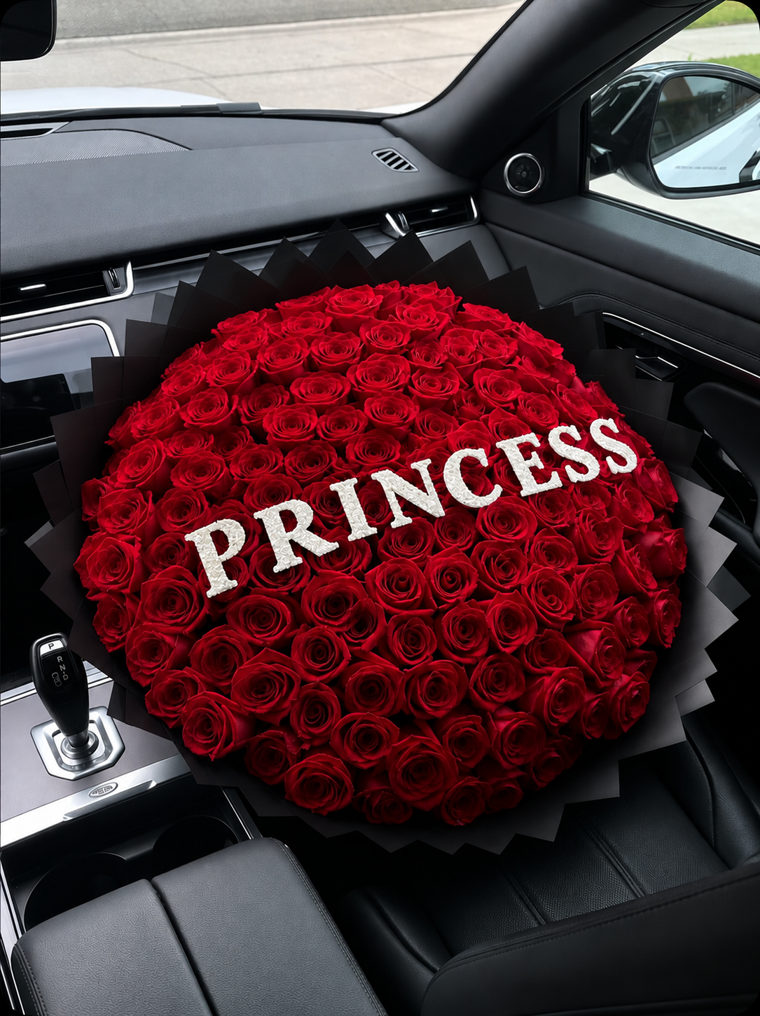 Bouquet NESSA de roses éternelles rouges avec le message Princess en lettres pailletées