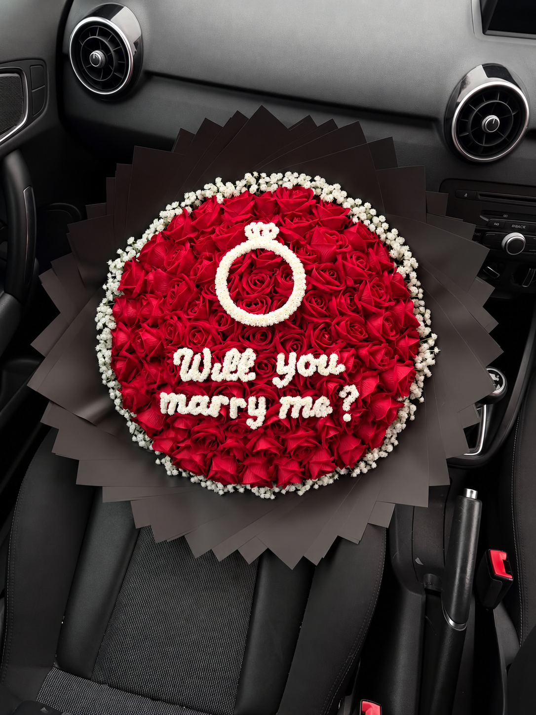 Bouquet NESSA de roses éternelles rouges avec message de demande en mariage et bague