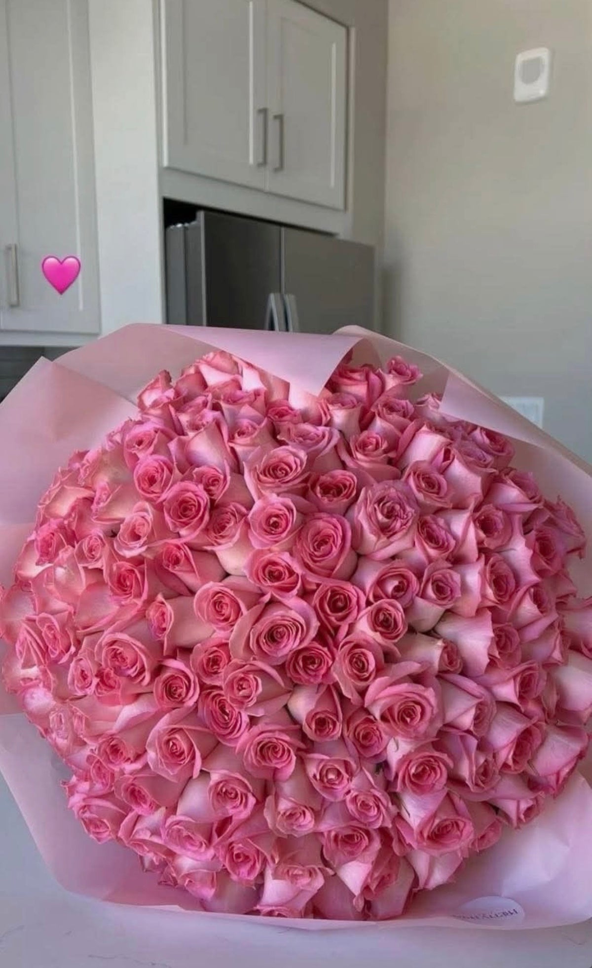 Très grand bouquet Penelope de roses roses fraîches en papier rose clair