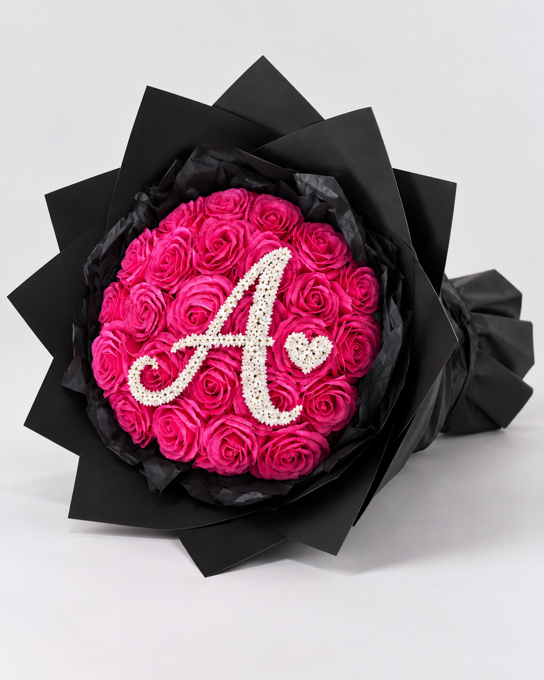 Bouquet SOFIA de 25 roses éternelles rose fuchsia avec emballage noir, vue de côté