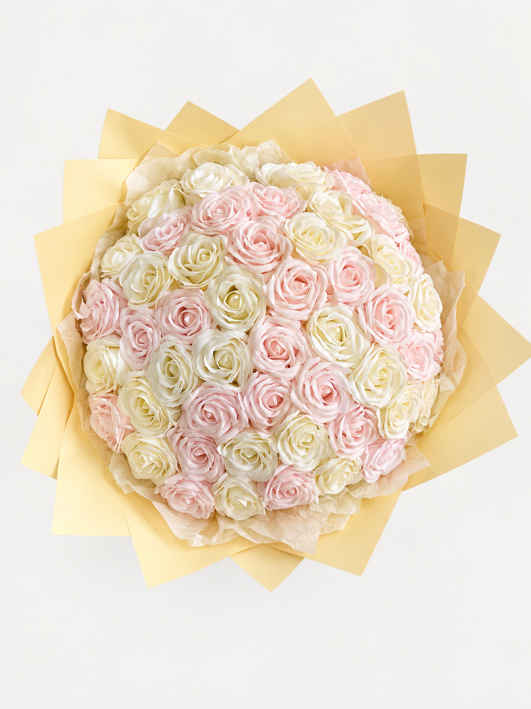 Vue de dessus du bouquet VANILLA de 50 roses éternelles rose et blanc
