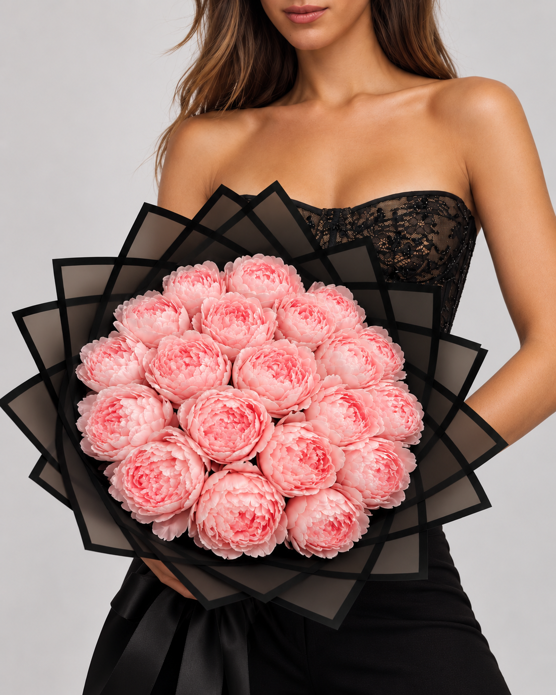 Bouquet YASSMINE de pivoines éternelles rose clair, vue de face portée